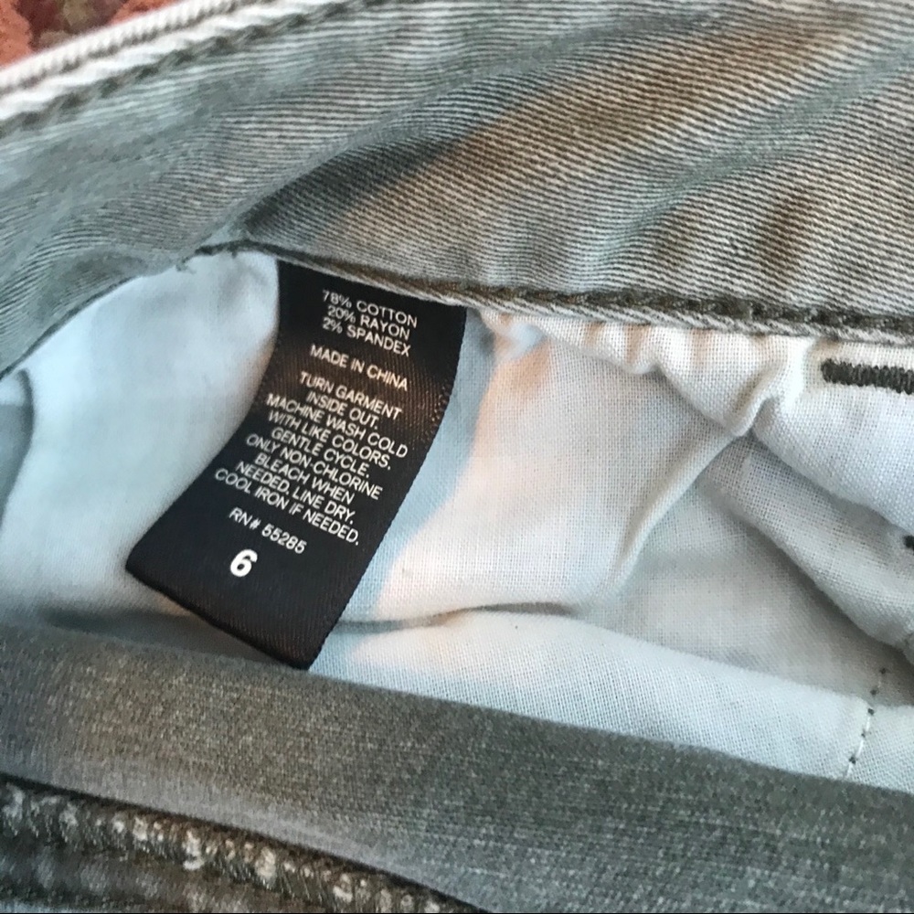 Express Shorts - Picture 4 of 4